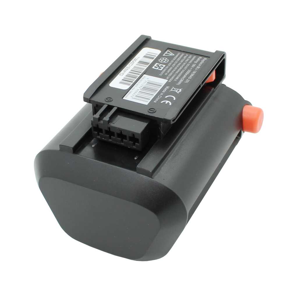 Schwarzer Akku-Pack mit roter Taste und Steckkontakt, seitliche Ansicht auf weißem Hintergrund