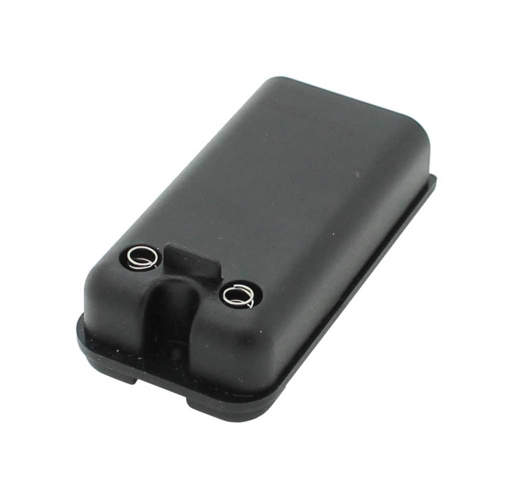 Schwarzer rechteckiger Akkupack mit abgerundeten Ecken und zwei Metallkontakten an einer Stirnseite auf weißem Hintergrund