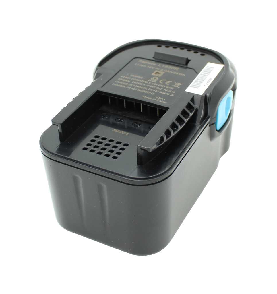 Schwarzer Akku mit Steckschacht, Lüftungsöffnungen und seitlicher blauer Entriegelungstaste auf weißem Hintergrund