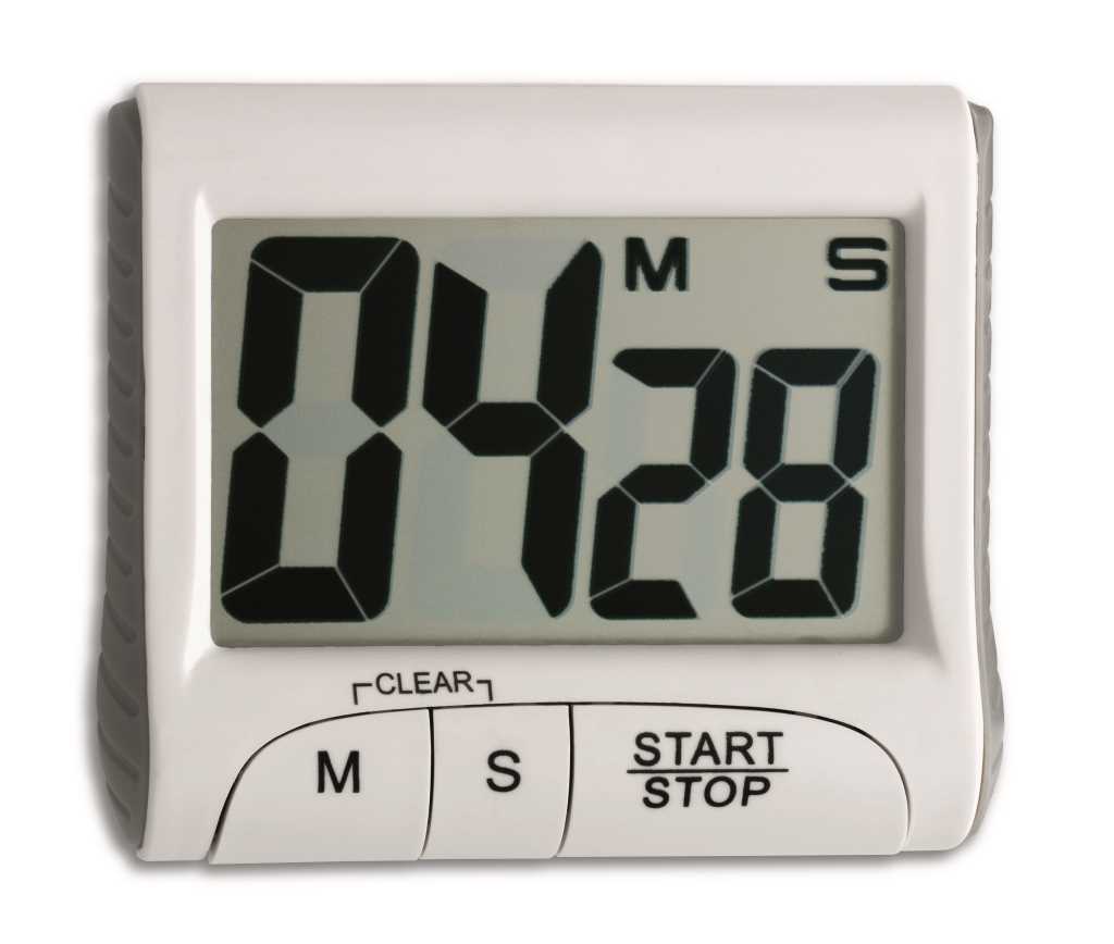 Weißer Digitaltimer mit großem Display, Anzeige 04:28, darunter Tasten M, S und Start/Stop