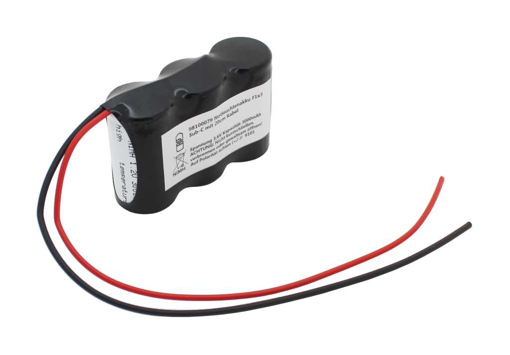 Schwarzer Akkupack mit Etikett und zwei abisolierten Kabeln in Rot und Schwarz auf weißem Hintergrund