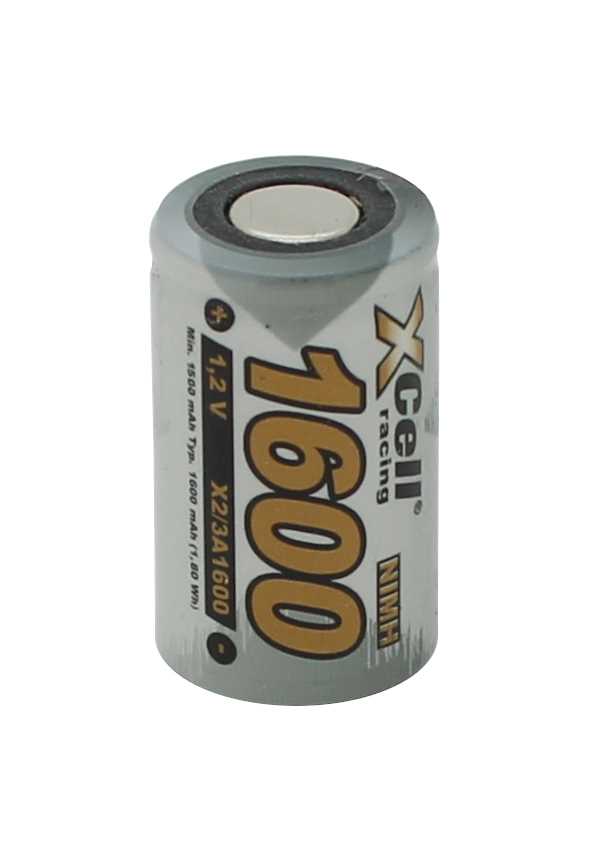 Silberne zylindrische Batterie mit sichtbarem Pluspol und goldener Aufschrift 1600