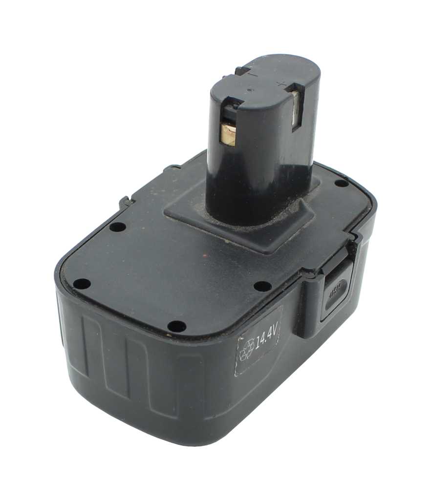 Schwarzer Werkzeugakku mit Steckkontakt oben und seitlichem Entriegelungsknopf, auf hellem Hintergrund