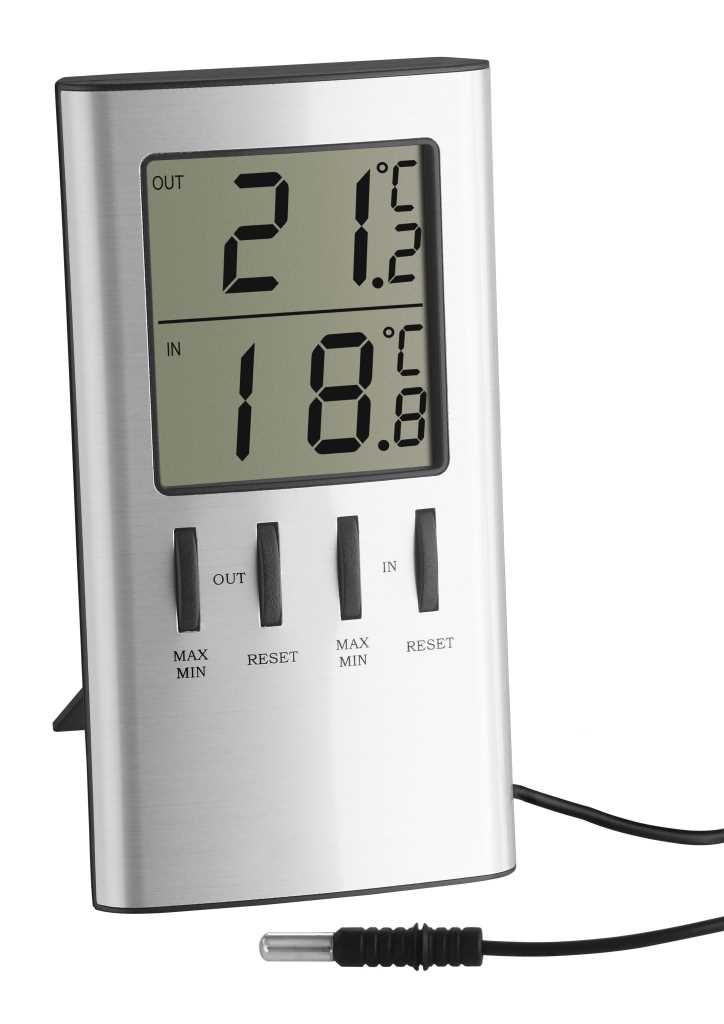 Silbernes Digitalthermometer mit Display für Außen- und Innenwerte sowie Kabelsonde im Vordergrund