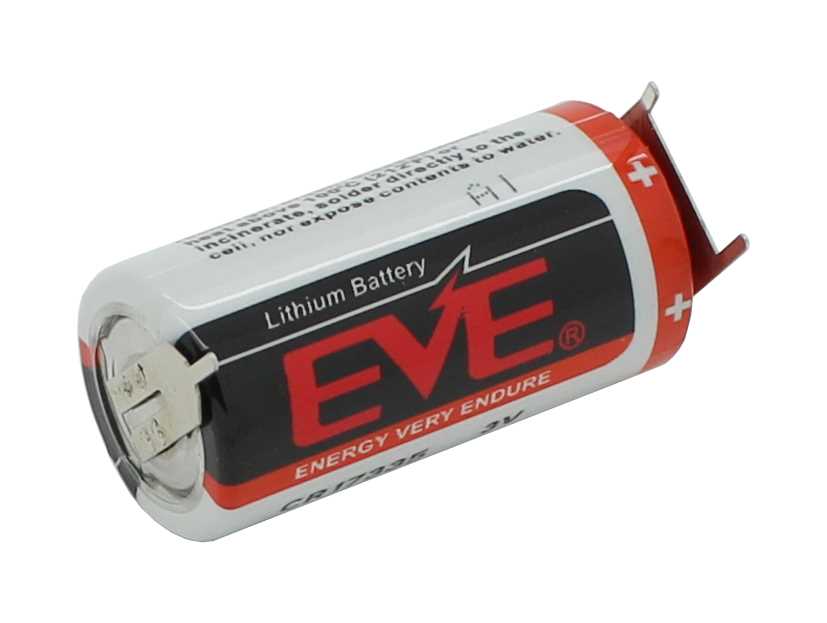 Zylindrische Batterie in Weiß und Rot mit zwei Metallanschlüssen an den Enden, liegend auf weißem Hintergrund