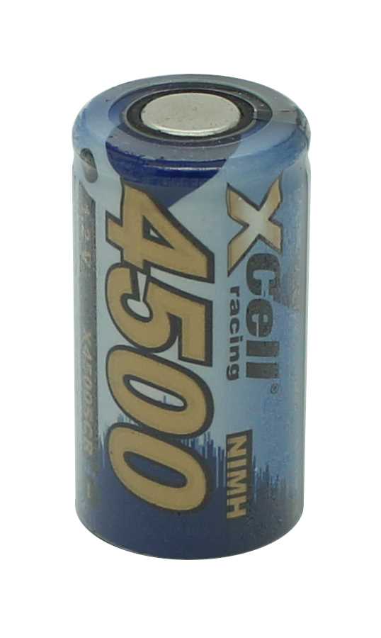 Blauer zylindrischer Akku mit sichtbarem Pluspol oben und Aufdruck 4500 sowie NiMH