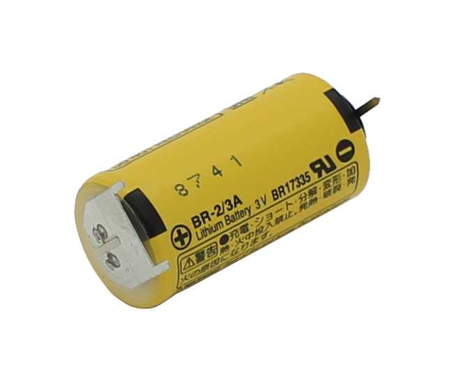 Gelbe zylindrische Batterie mit schwarzer Kappe und Metallanschluss an einem Ende, seitlich bedruckt