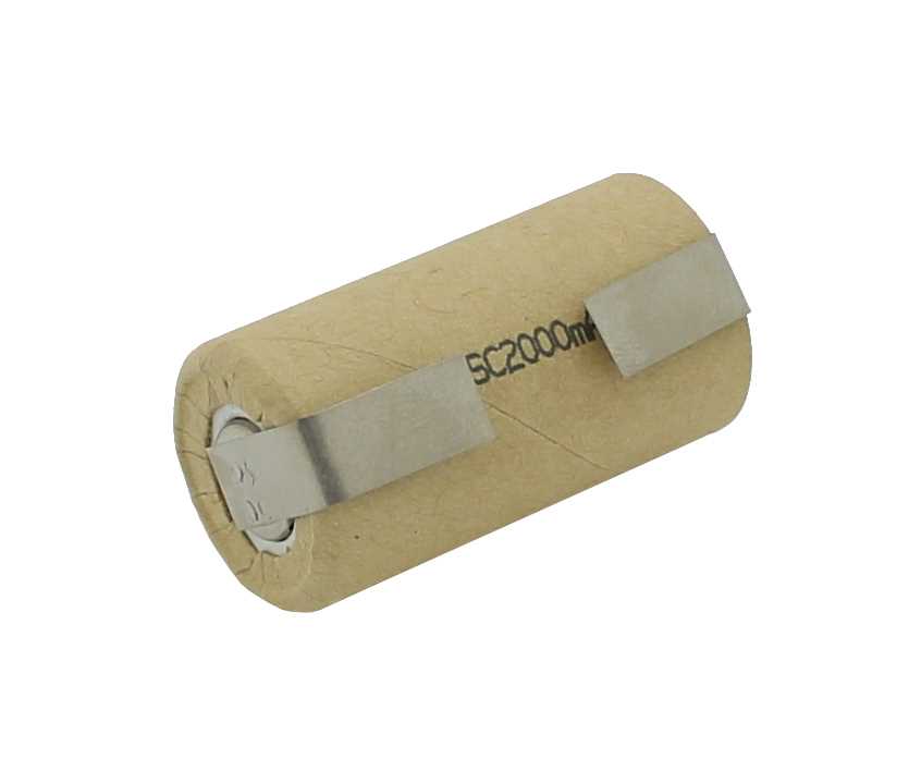 Zylindrischer Akkuzellenkörper in beiger Folie mit zwei Metall-Lötfahnen in U-Form, schräg liegend auf weißem Hintergrund