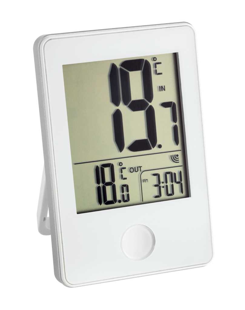 Weißes Digitalthermometer mit großem Display und ausklappbarem Standfuß, Vorderansicht schräg rechts