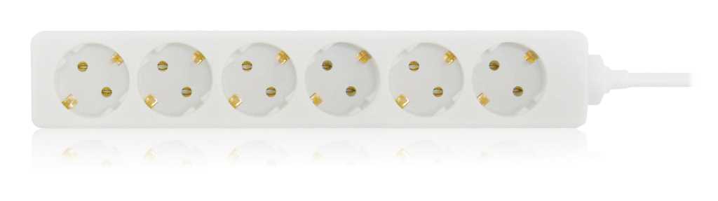 Weiße Steckdosenleiste mit sechs runden Steckplätzen und Anschlusskabel rechts sichtbar