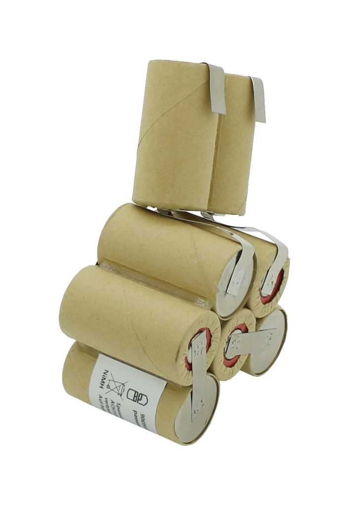 Akkupack aus mehreren zylindrischen Zellen in gelber Umhüllung mit Metalllaschen, freigestellt auf weißem Hintergrund