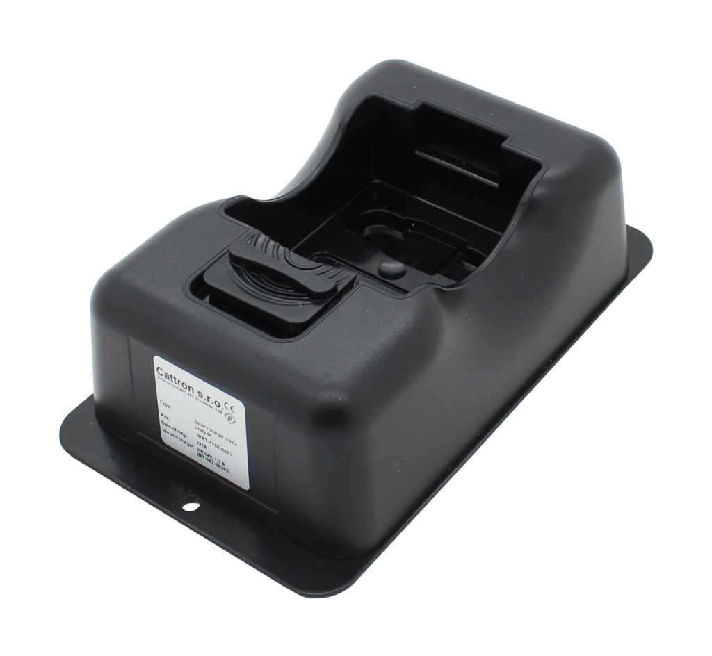 Schwarze Ladeschale aus Kunststoff mit Aufnahmemulde und Klemmbügel auf Montageplatte, freigestellt auf Weiß