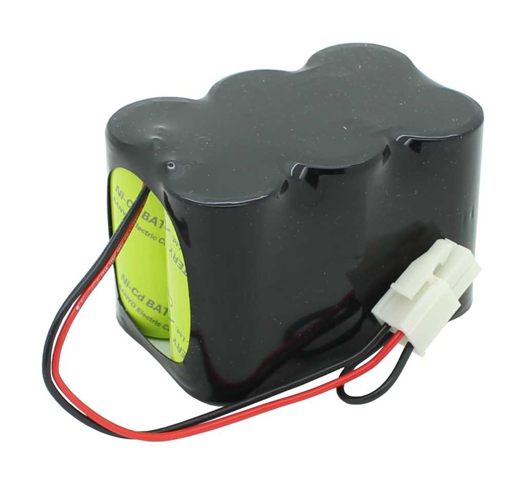 Schwarzer Akkupack mit grünem Etikett, roten und schwarzen Kabeln sowie weißem Steckverbinder auf weißem Hintergrund