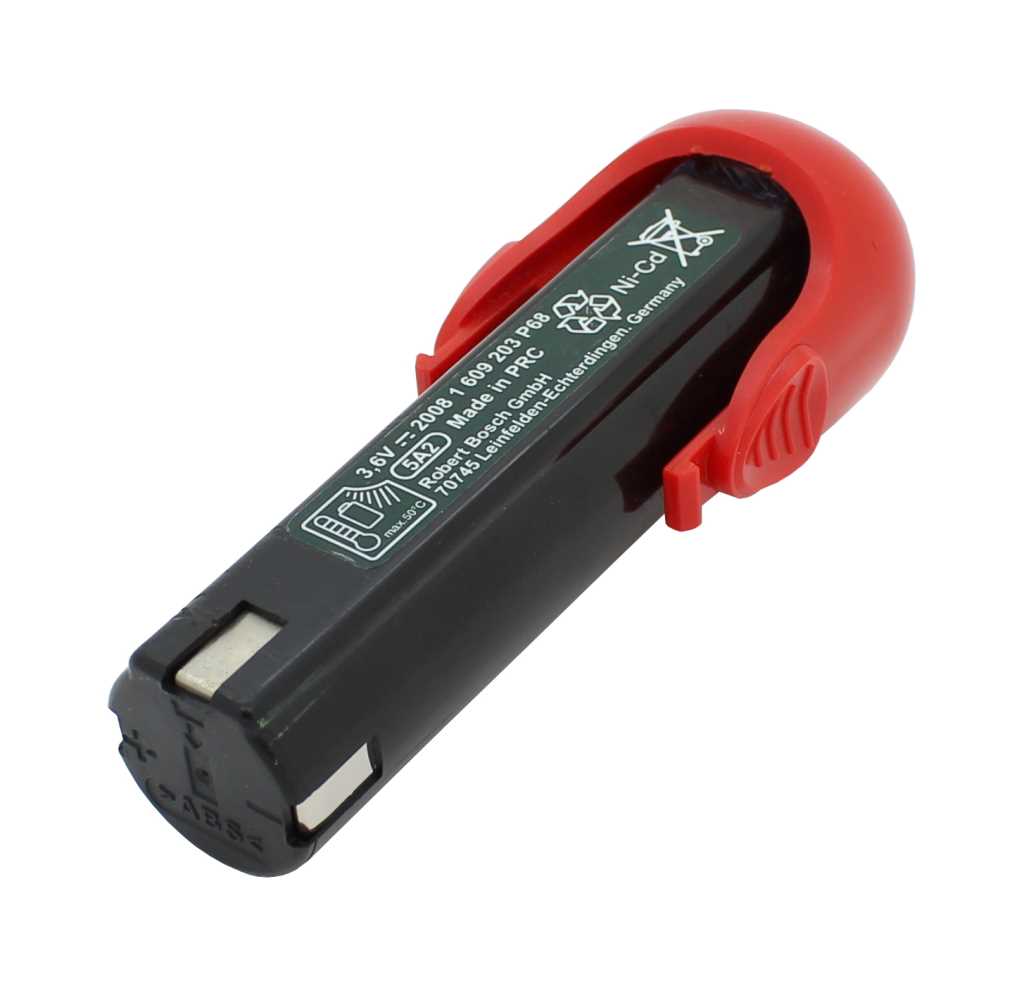 Schwarzer Akkupack mit roter Halterung und sichtbaren Metallkontakten auf weißem Hintergrund