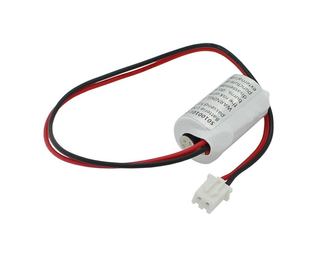 Weißes Batteriemodul mit rotem und schwarzem Kabel, am Ende ein weißer Steckverbinder auf weißem Hintergrund