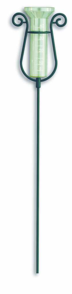 Transparenter Messzylinder mit Skala in grünem Metallhalter mit zwei Spiralen und langem Stab vor weißem Hintergrund