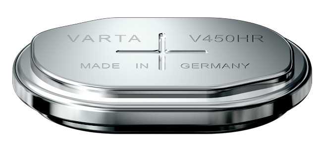 Silberne Knopfzelle in Nahaufnahme mit Pluspol-Markierung auf der Oberseite und umlaufendem Randprofil