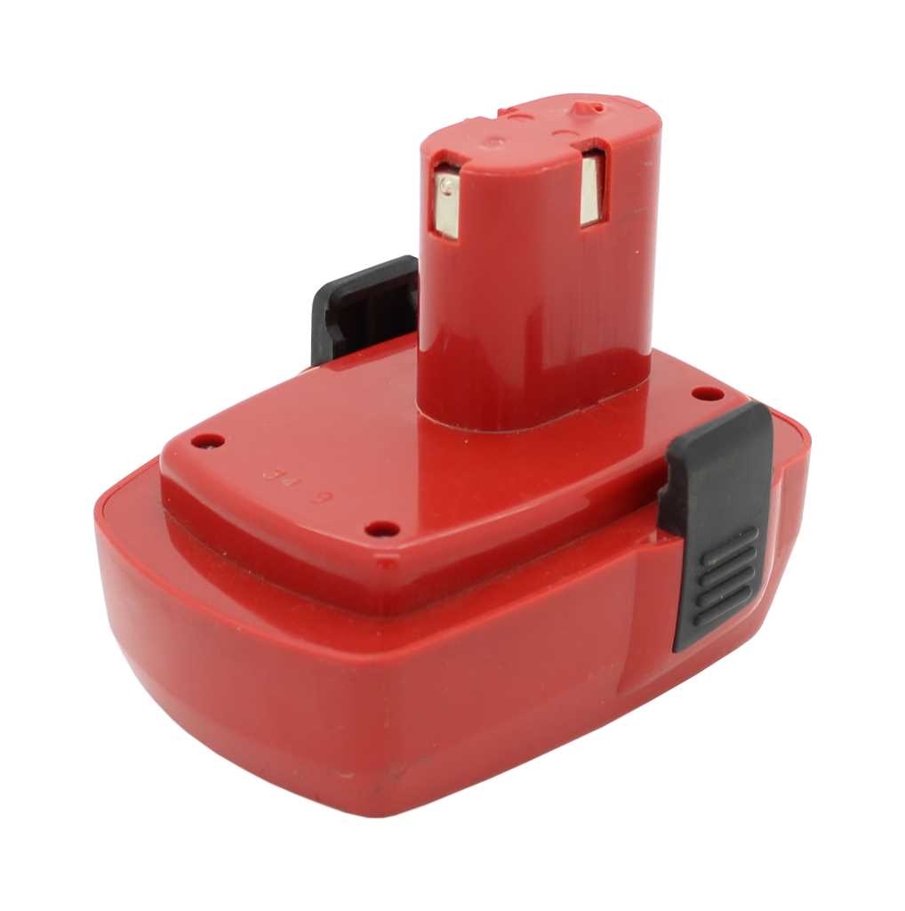 Roter Werkzeugakku mit schwarzer Entriegelung und zwei Metallkontakten auf weißem Hintergrund