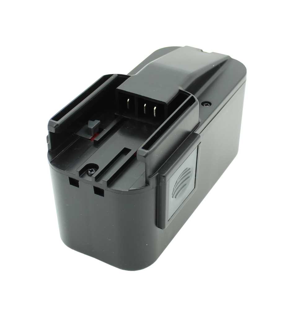 Schwarzer Steckakku mit Kontakten und Führungsschienen auf weißem Hintergrund