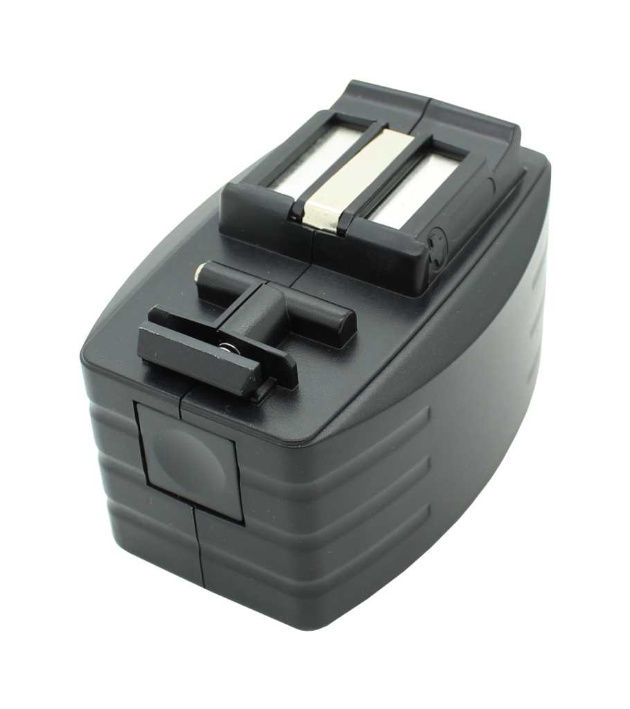 Schwarzer Werkzeugakku mit Schiebekontakten und Entriegelungstaste, schräg von oben auf weißem Hintergrund