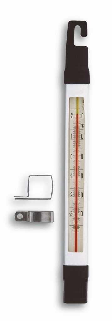 Langes Thermometer mit schwarzem Haken, roter Flüssigkeitssäule und zwei Metallhalterungen links daneben