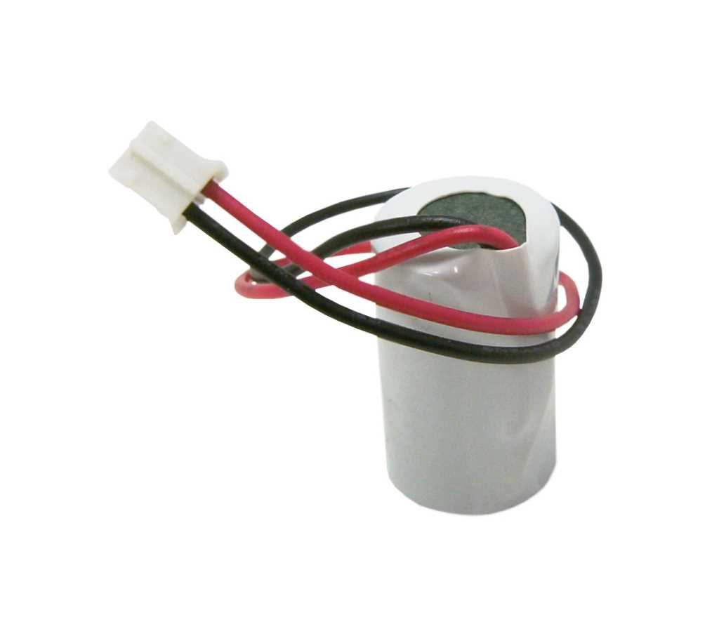 Zylindrischer Batteriezellenblock mit weißer Ummantelung, roten und schwarzen Kabeln und weißem Steckverbinder