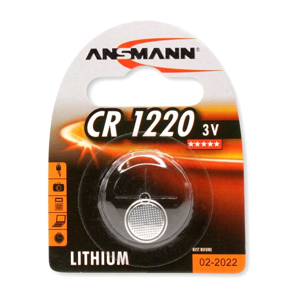 Blisterverpackung mit einer silbernen Knopfzelle vor schwarz-orangefarbenem Hintergrund mit Geräte-Icons links