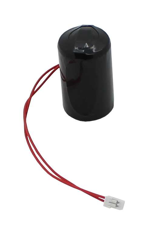 Schwarzer zylindrischer Batteriepack mit zwei roten Kabeln und weißem Steckverbinder auf weißem Hintergrund