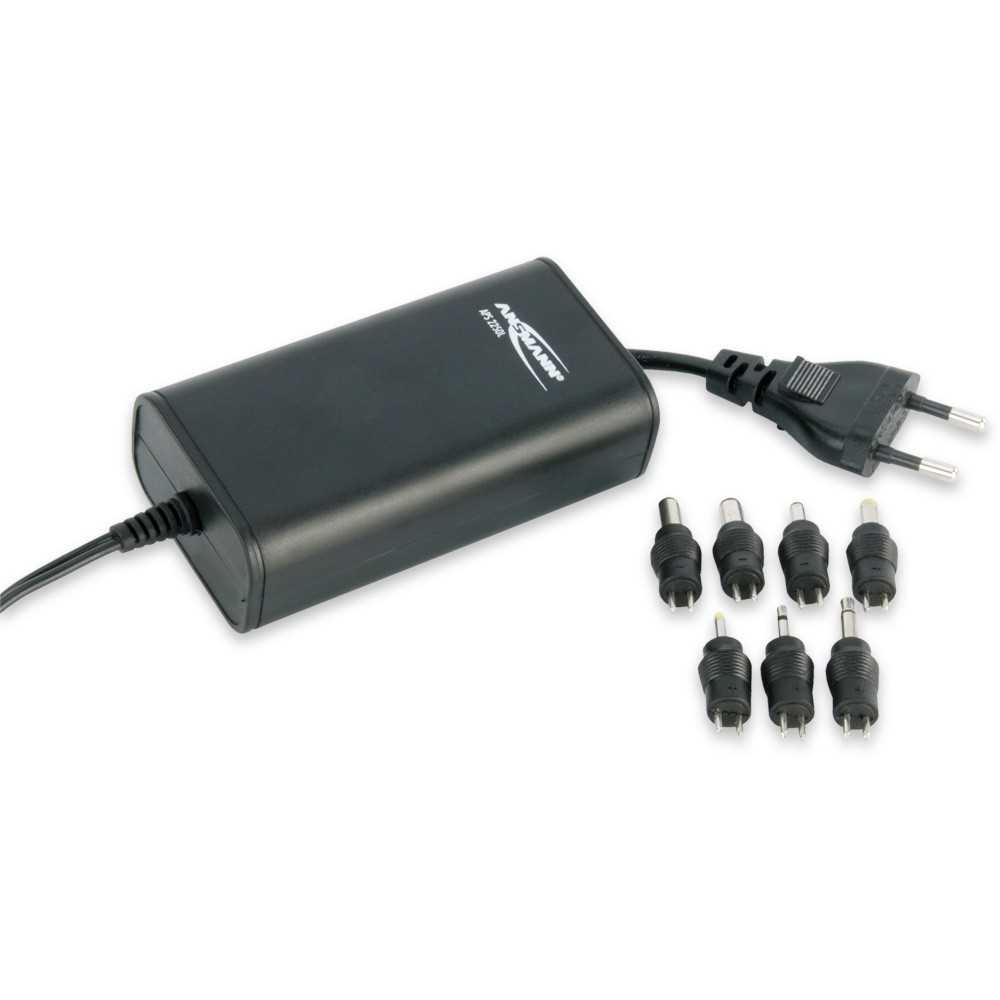 Schwarzes Netzteil mit Eurostecker und acht austauschbaren Hohlstecker-Adaptern auf weißem Hintergrund