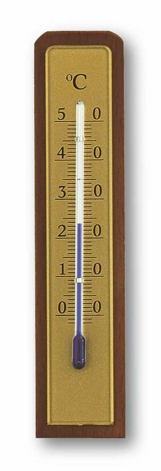Schmales Wandthermometer mit braunem Holzrahmen und goldfarbener Skala, blauem Flüssigkeitsstand im Glasrohr