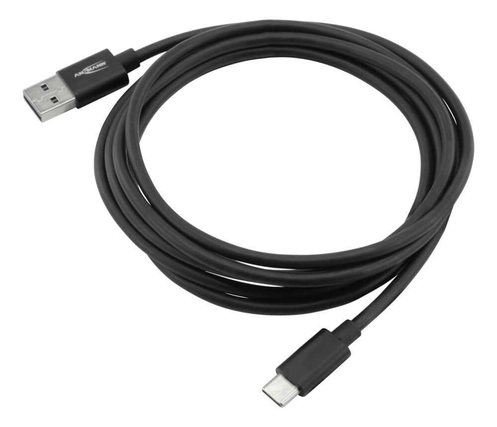 Schwarzes USB-A-auf-USB-C-Kabel, aufgewickelt, mit zwei Steckern an den Enden
