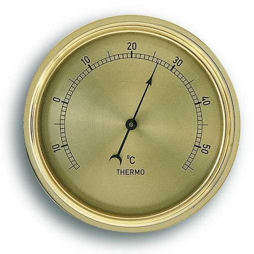 Rundes Thermometer mit Messskala von -10 bis 50 °C, Zeiger nahe 30 °C, goldfarbener Rand