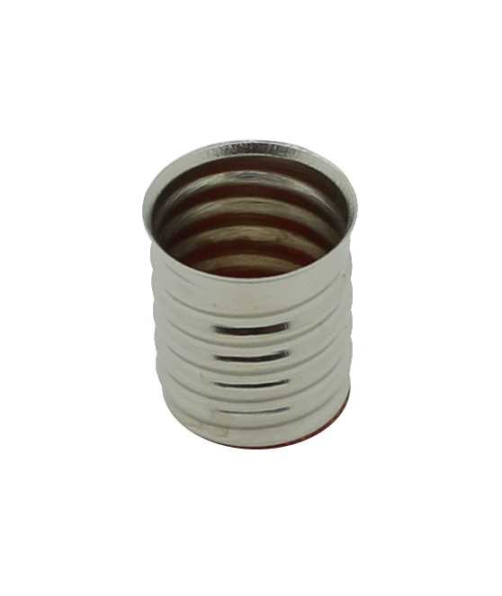 Silberfarbener, zylindrischer Schraubadapter mit Innengewinde, freigestellt auf weißem Hintergrund