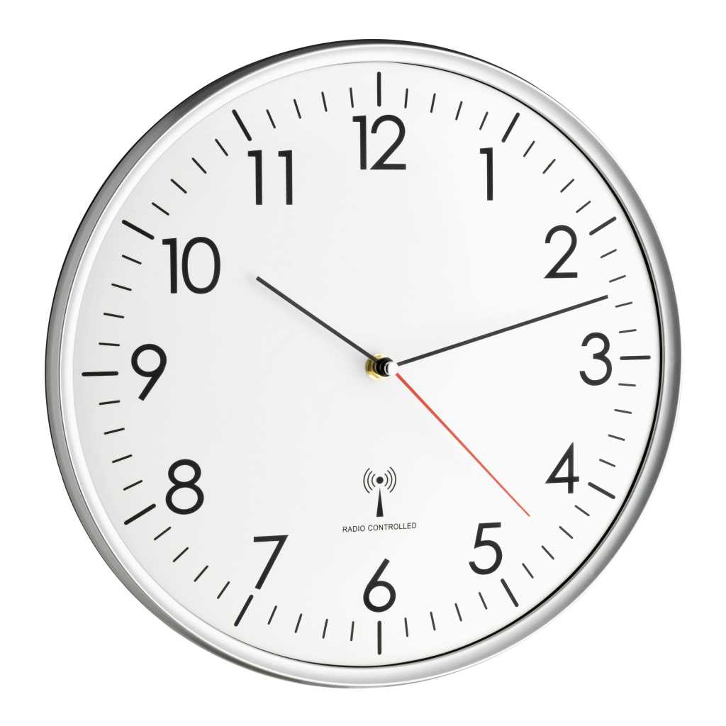 Runde Wanduhr mit silbernem Rahmen, weißem Zifferblatt, schwarzen Zahlen und rotem Sekundenzeiger auf 4 Uhr 25