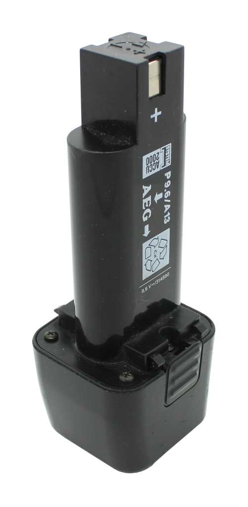 Schwarzer Werkzeugakku mit Aufsteckkontakt, Pluszeichen und seitlicher Entriegelungstaste auf weißem Hintergrund