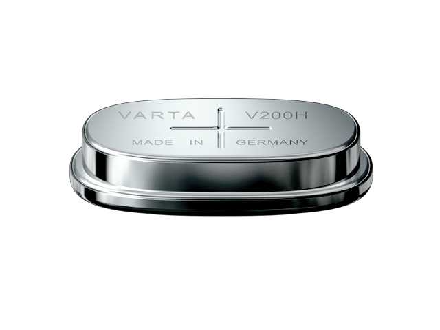 Silberne ovale Knopfzelle mit abgerundeten Kanten auf weißem Hintergrund